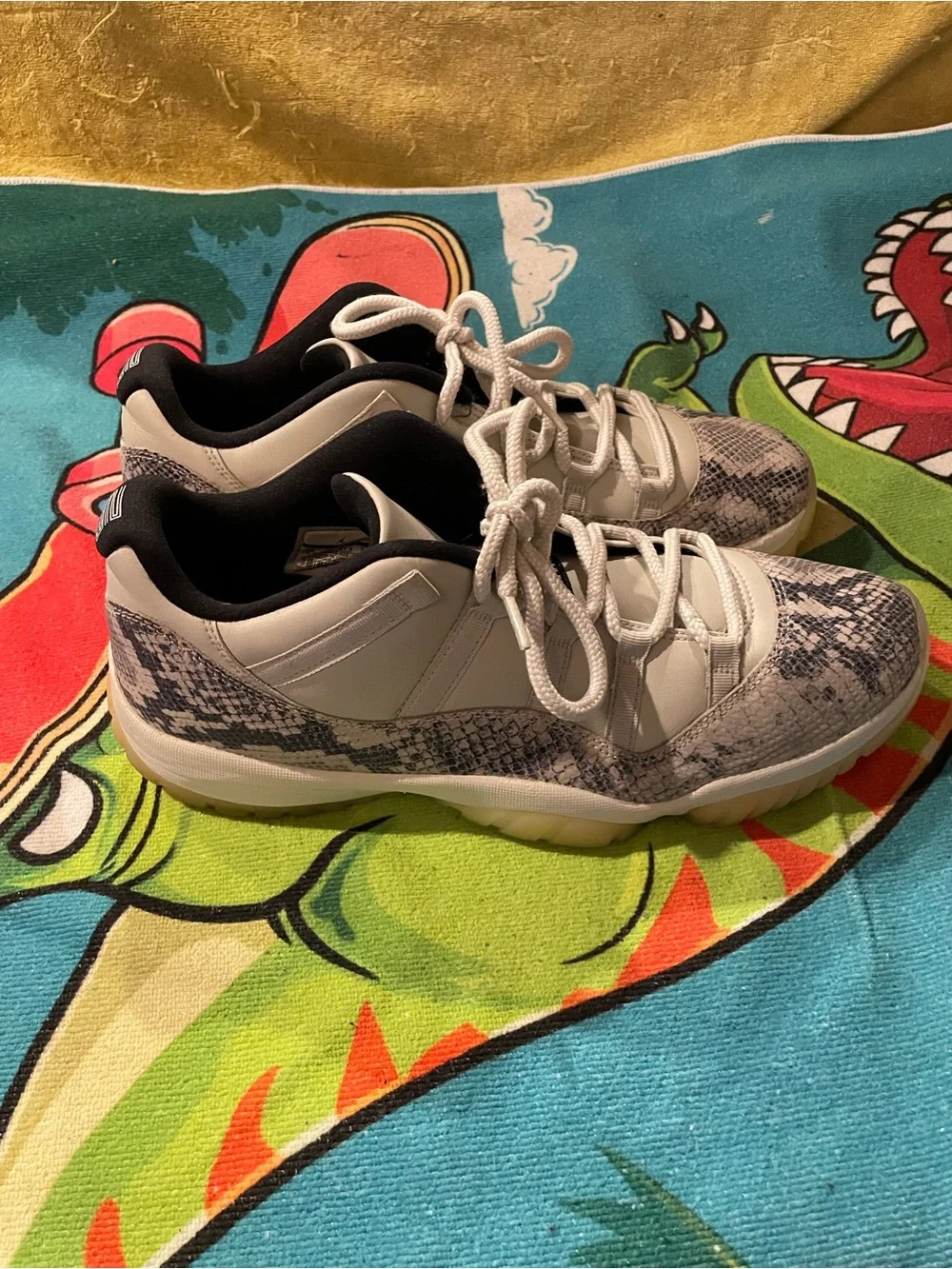 Jordan 11 low IE Snake Skin